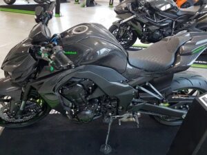 Kawasaki Z1000 side panels (large)