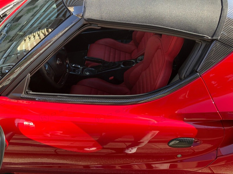 Carbon fiber Alfa Romeo 4C external window doors lower frame | Koshi